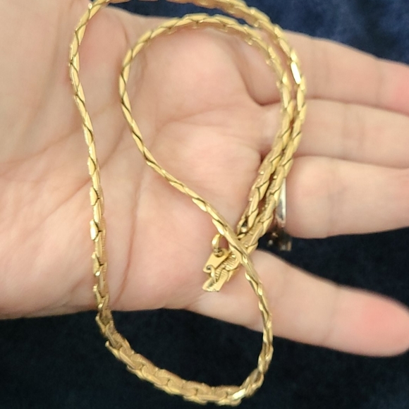 Handsome Gold-tone Necklace - Picture 2 of 8